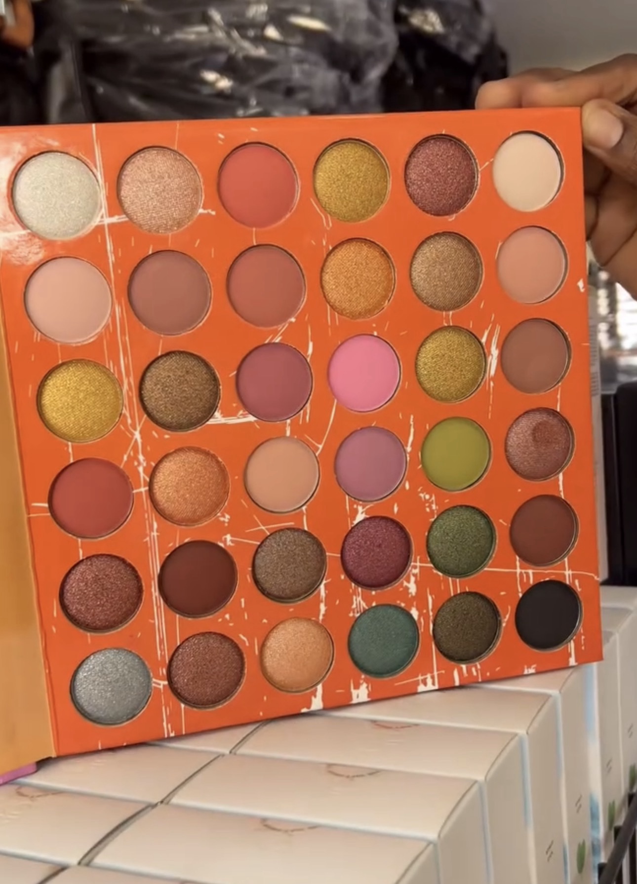 ISSA & DOSS — Barbie Girl Eye Shadow Palette – Image 4