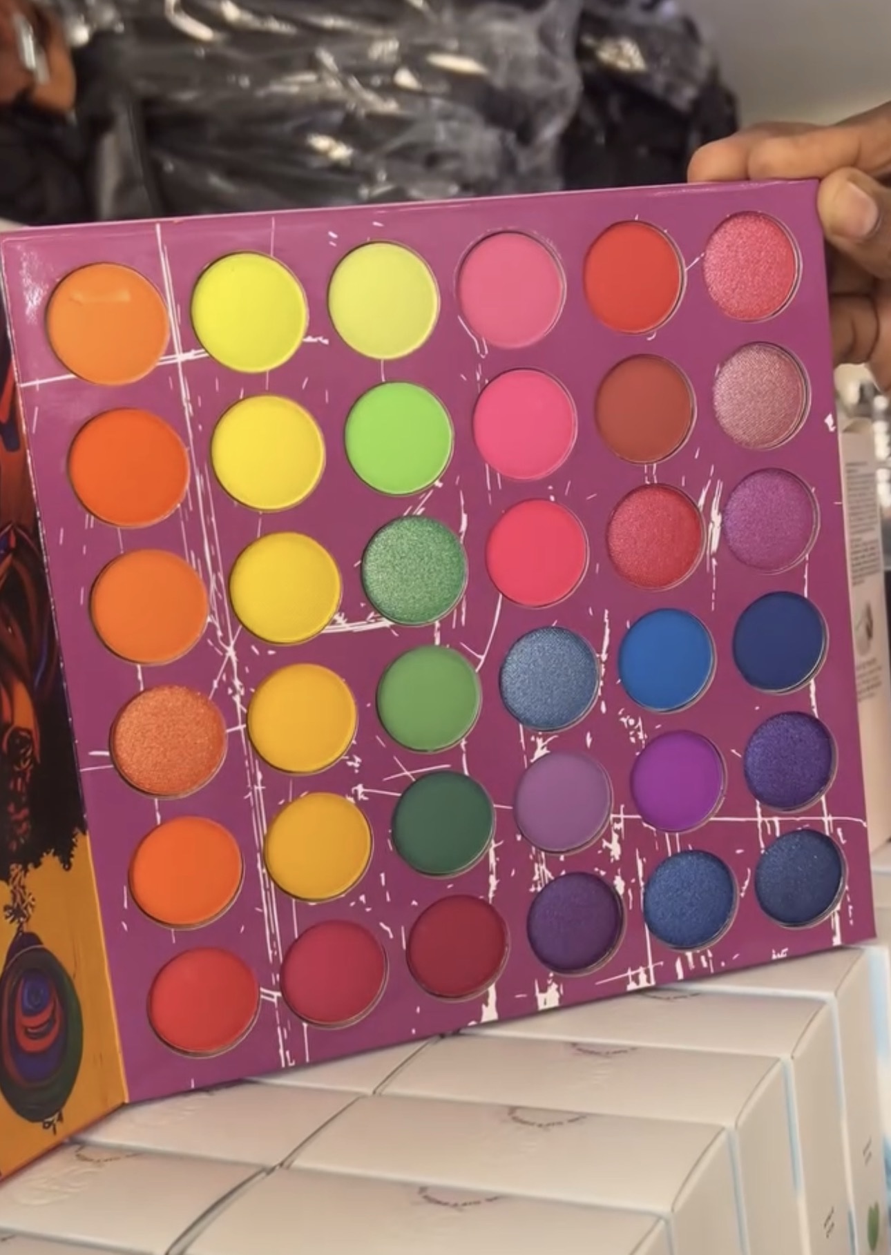 ISSA & DOSS — Barbie Girl Eye Shadow Palette – Image 3