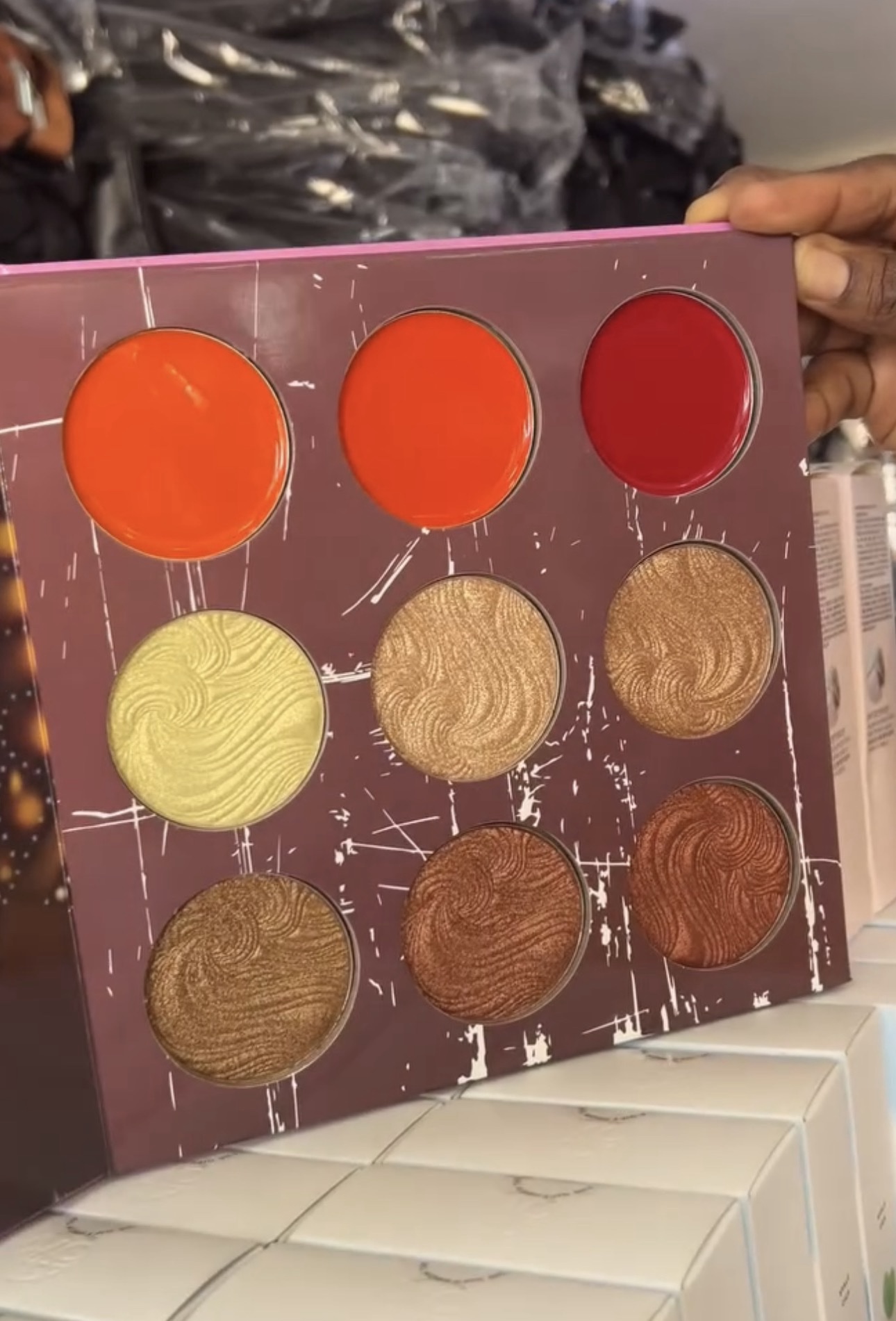 ISSA & DOSS — Barbie Girl Eye Shadow Palette – Image 2